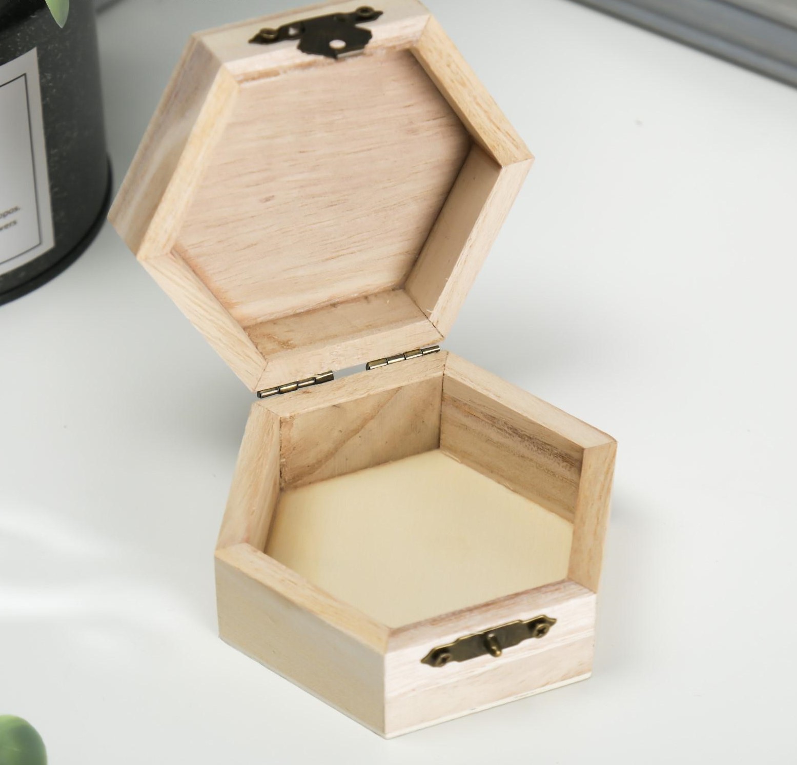 Шкатулка 9х4,5х8см. шестигранник
