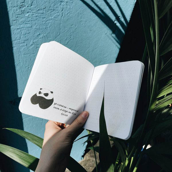 Блокнот "пандыч" 13х13см в точку (фиолетовый)