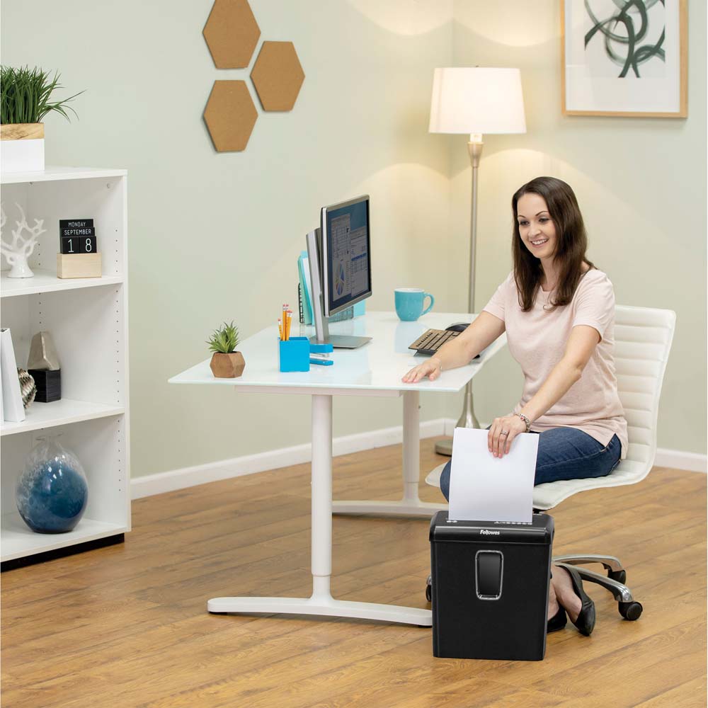 Уничтожитель документов fellowes "powershred p-30c" (p-4, 6л.)