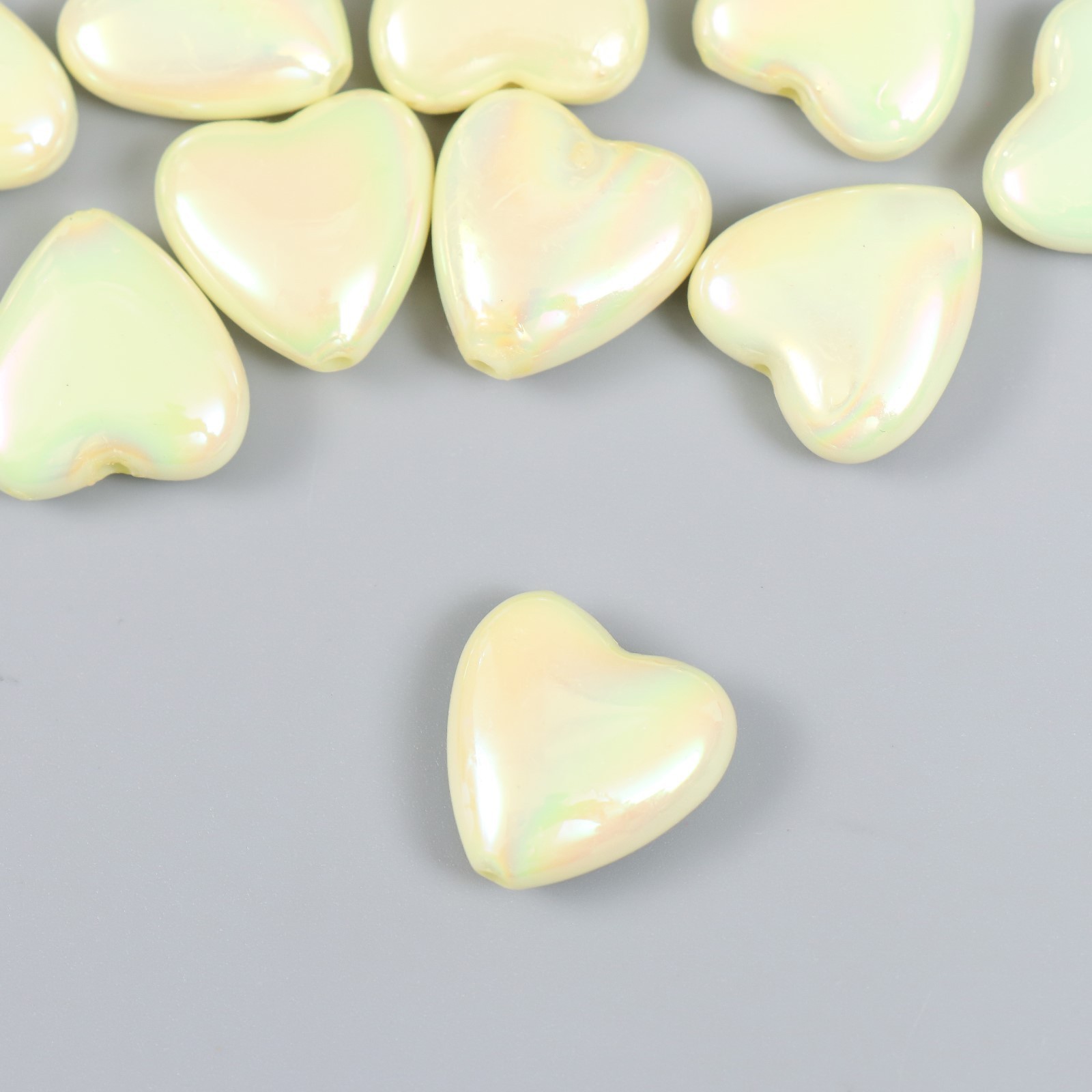 Бусины "сердечко сливочное, перламутр" 1,4х1,4х0,6см 20гр пластик