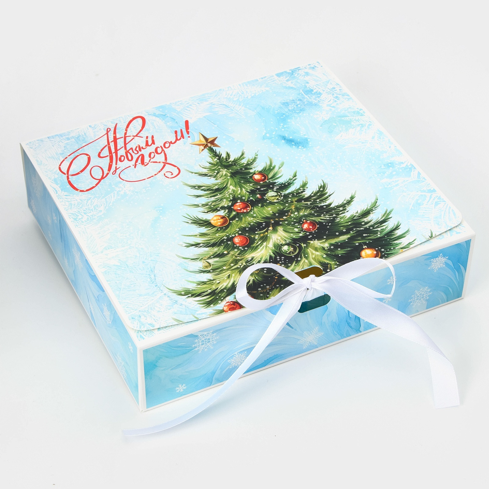Коробка "снежная елка" 20х18х5см