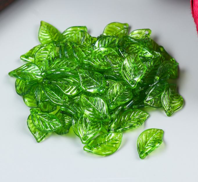 Бусины "зеленый листик" 1,4х0,8см 80шт пластик