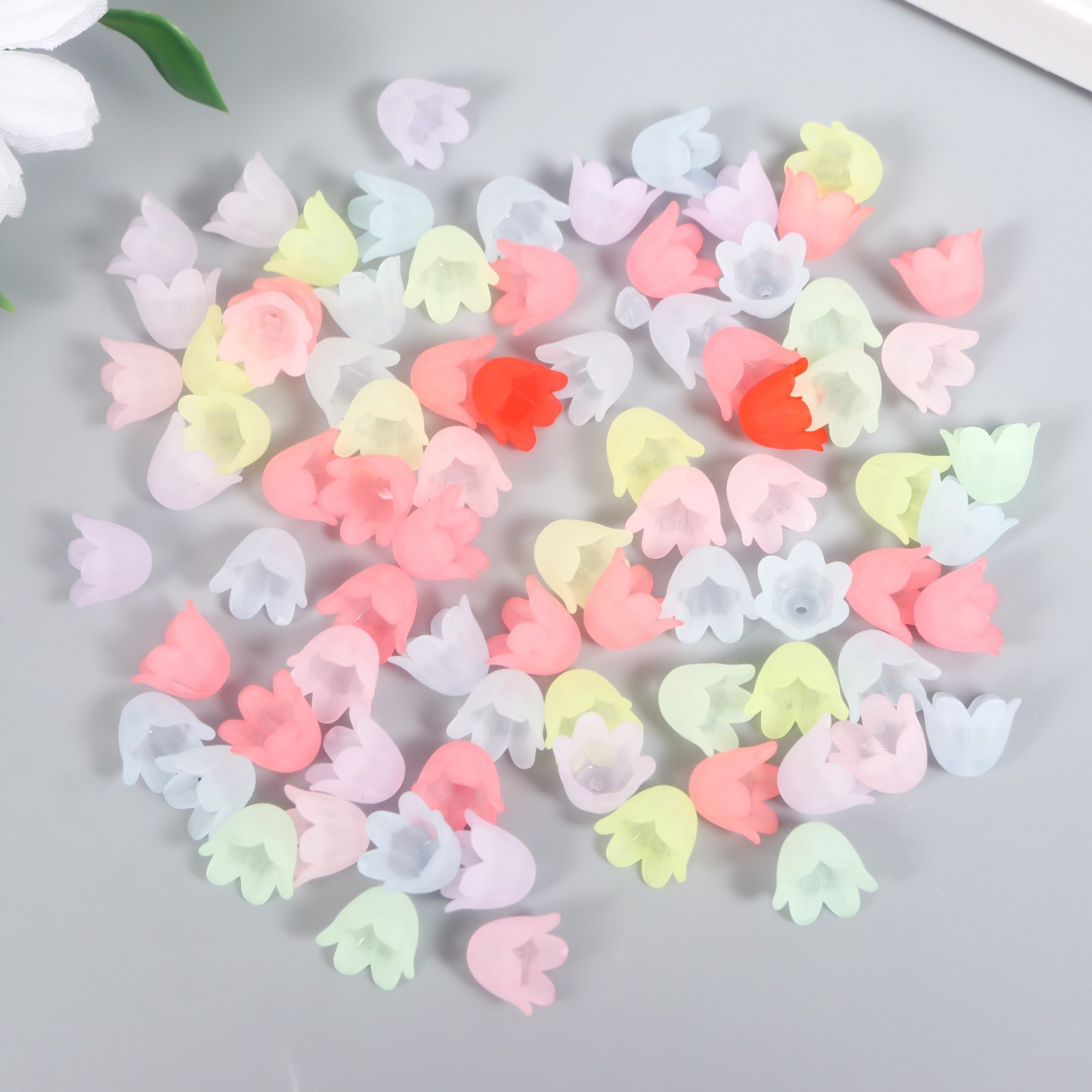 Бусины "цветок ландыша пастель" полупрозрачный 1,1см 80шт пластик