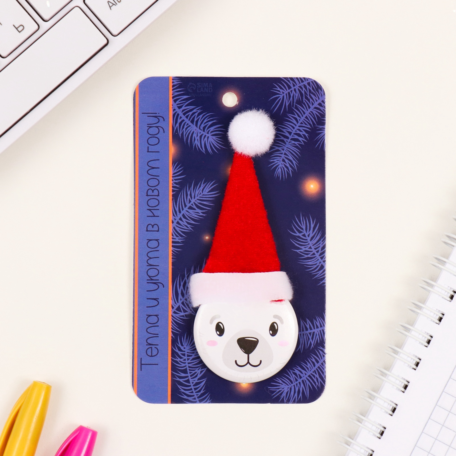 Новогодний значок "мишка"