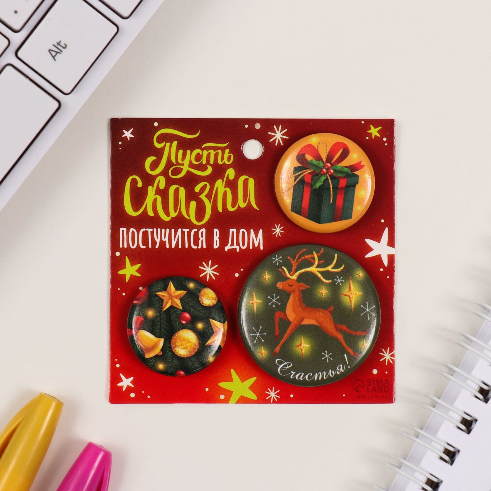 Новогодний значок "олень с золотыми рогами"