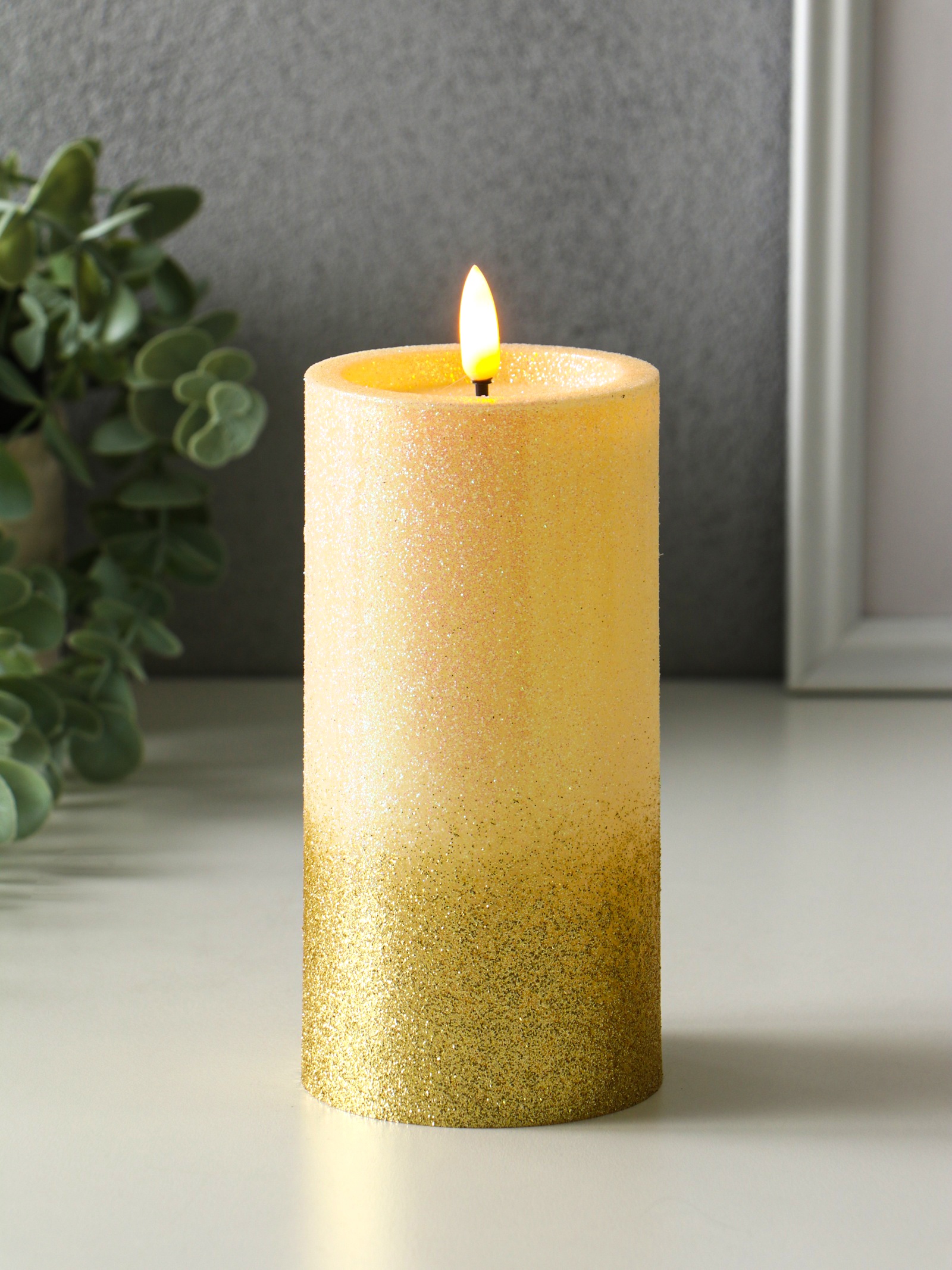 фигура светодиодная свеча блёстки 7,5х7,5х15см на батарейках Фигура светодиодная свеча блёстки 7,5х7,5х15см на батарейках