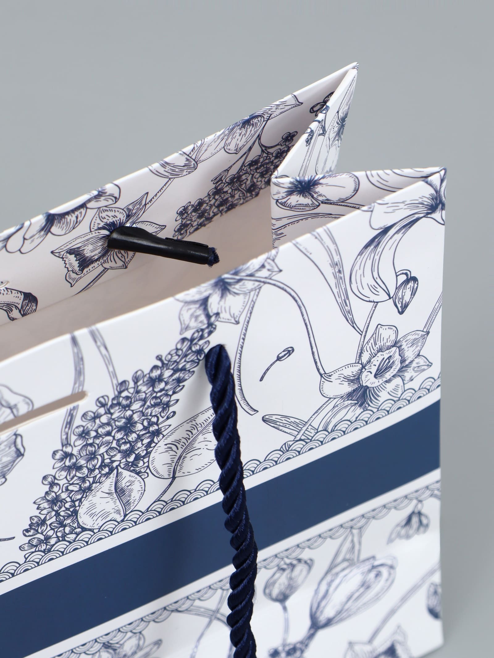 Пакет подарочный "цветы" с бантом (19х15х7см)